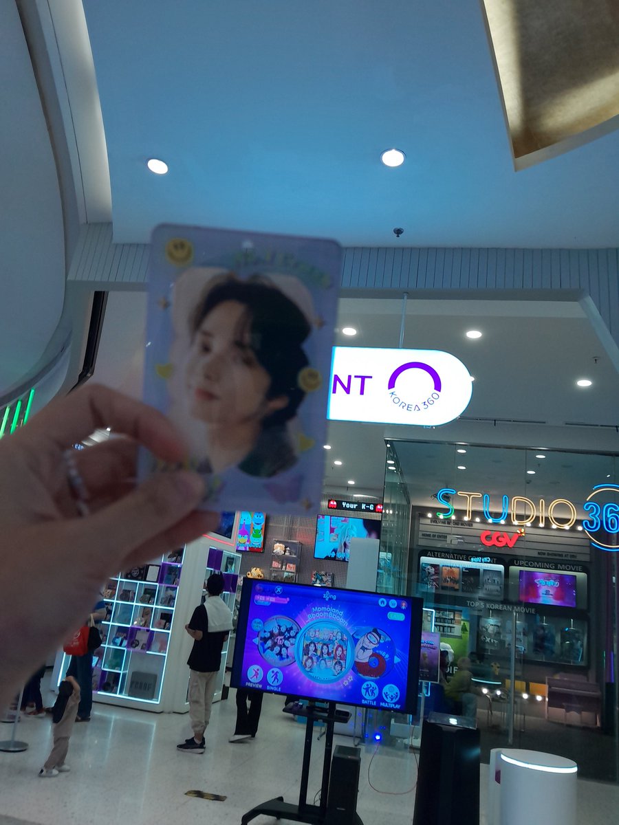 hueningkaism's tweet photo. I'M HEREE
#FindingMoa https://t.co/xFfAbrUJRU