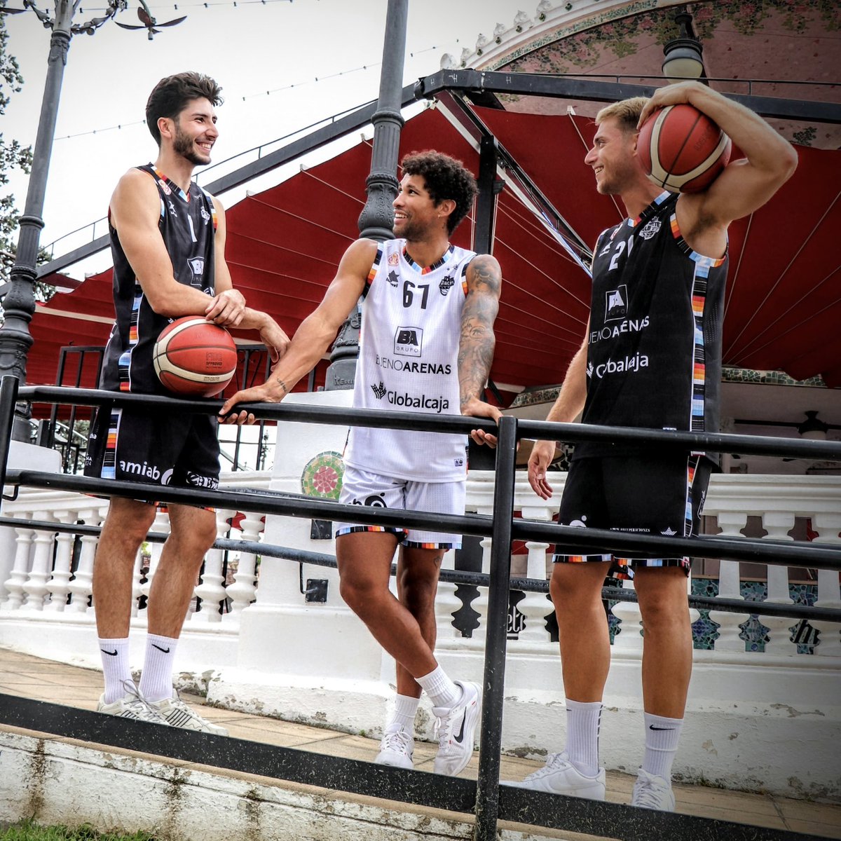 AlbaceteBasket's tweet photo. 🤍🖤 Y tú… Has elegido ya color?
👉🏻 Muy atentos a nuestras redes sociales porque muy pronto daremos toda la información para hacerte con una de nuestras camisetas “edición especial” para la Copa de España.
#OrgullodeALBACETE https://t.co/MiZAGDddwc