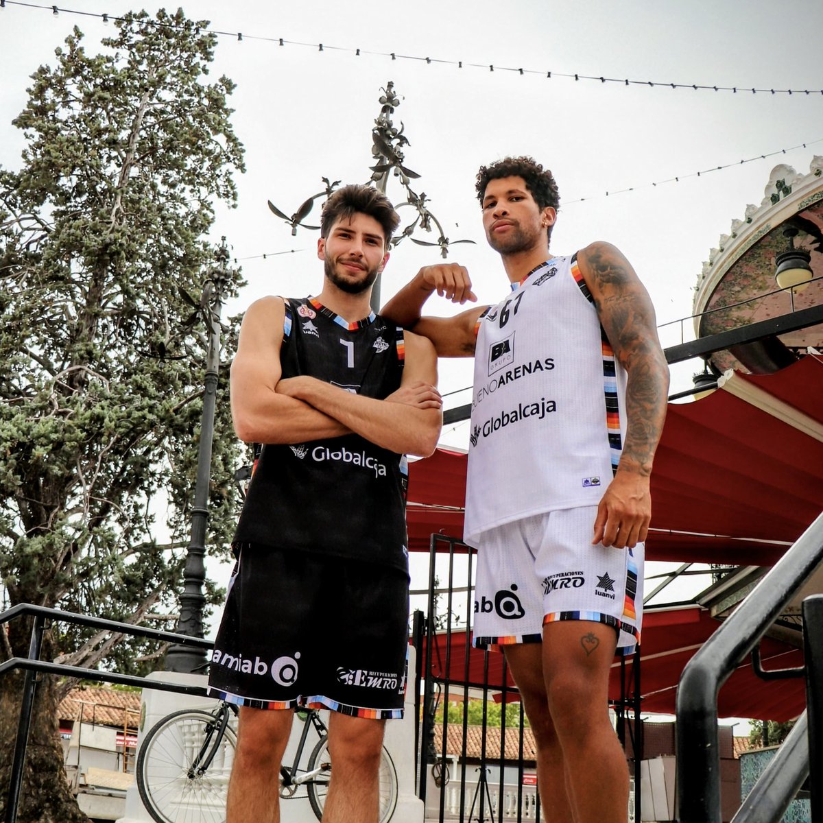 AlbaceteBasket's tweet photo. 🤍🖤 Y tú… Has elegido ya color?
👉🏻 Muy atentos a nuestras redes sociales porque muy pronto daremos toda la información para hacerte con una de nuestras camisetas “edición especial” para la Copa de España.
#OrgullodeALBACETE https://t.co/MiZAGDddwc