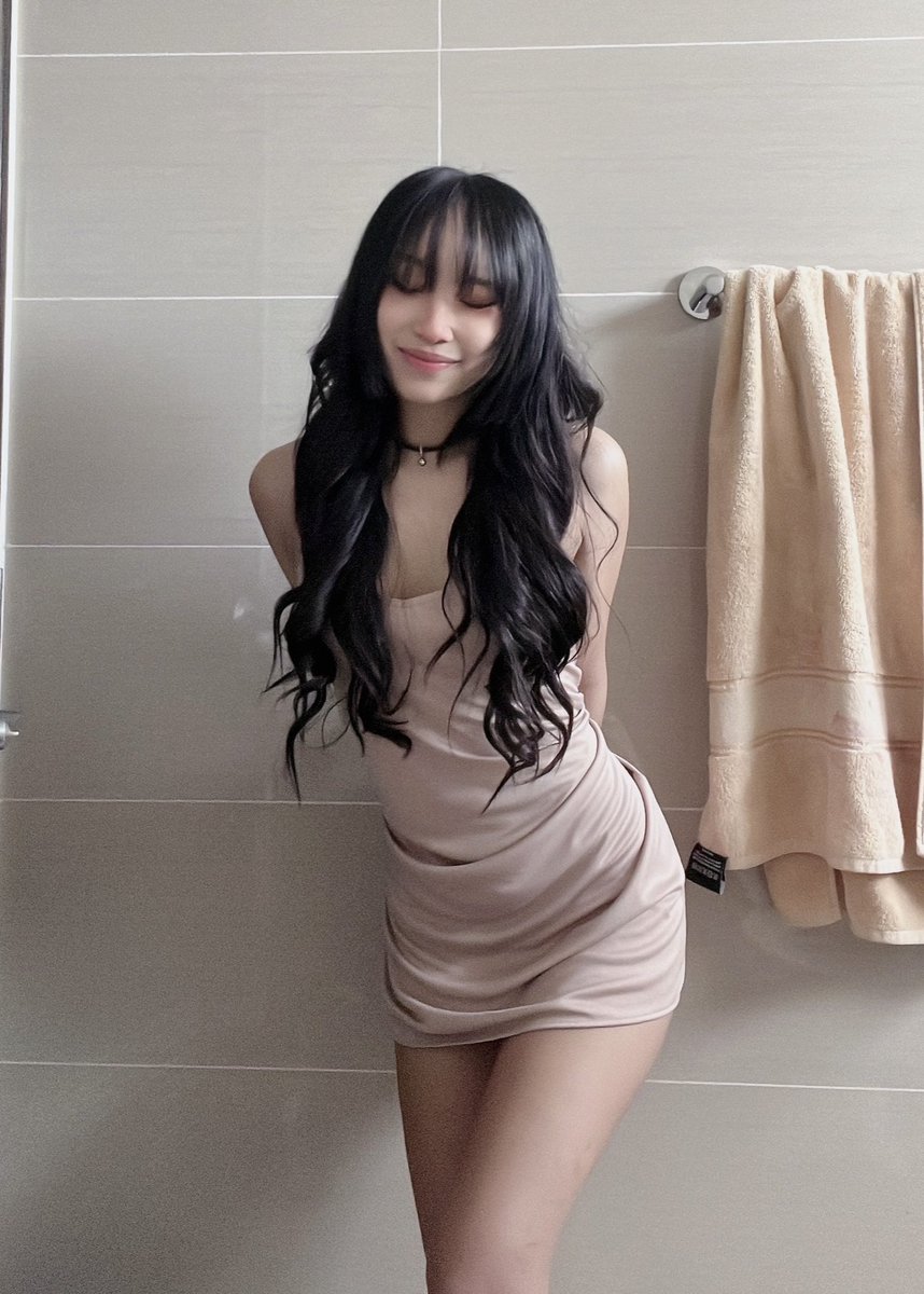 leezipoo's tweet photo. they cancelled dinner while i was on my way out 😃 oh well guess im streaming https://t.co/8Fb5wpMDwY
