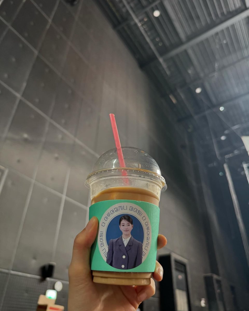 DC 제니 갤러리 tweet media