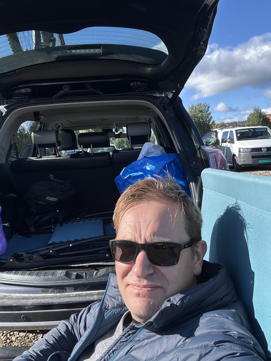 FBekkevold's tweet photo. Just chilling before start #birken https://t.co/qaGubTutbV