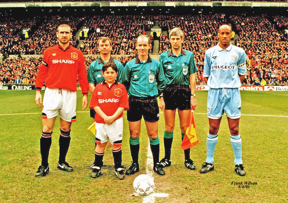 WOW! What a pic,Skinny Dublin Vs King Eric  …… oh,and Dermot Gallagher 🤣🤣🤣