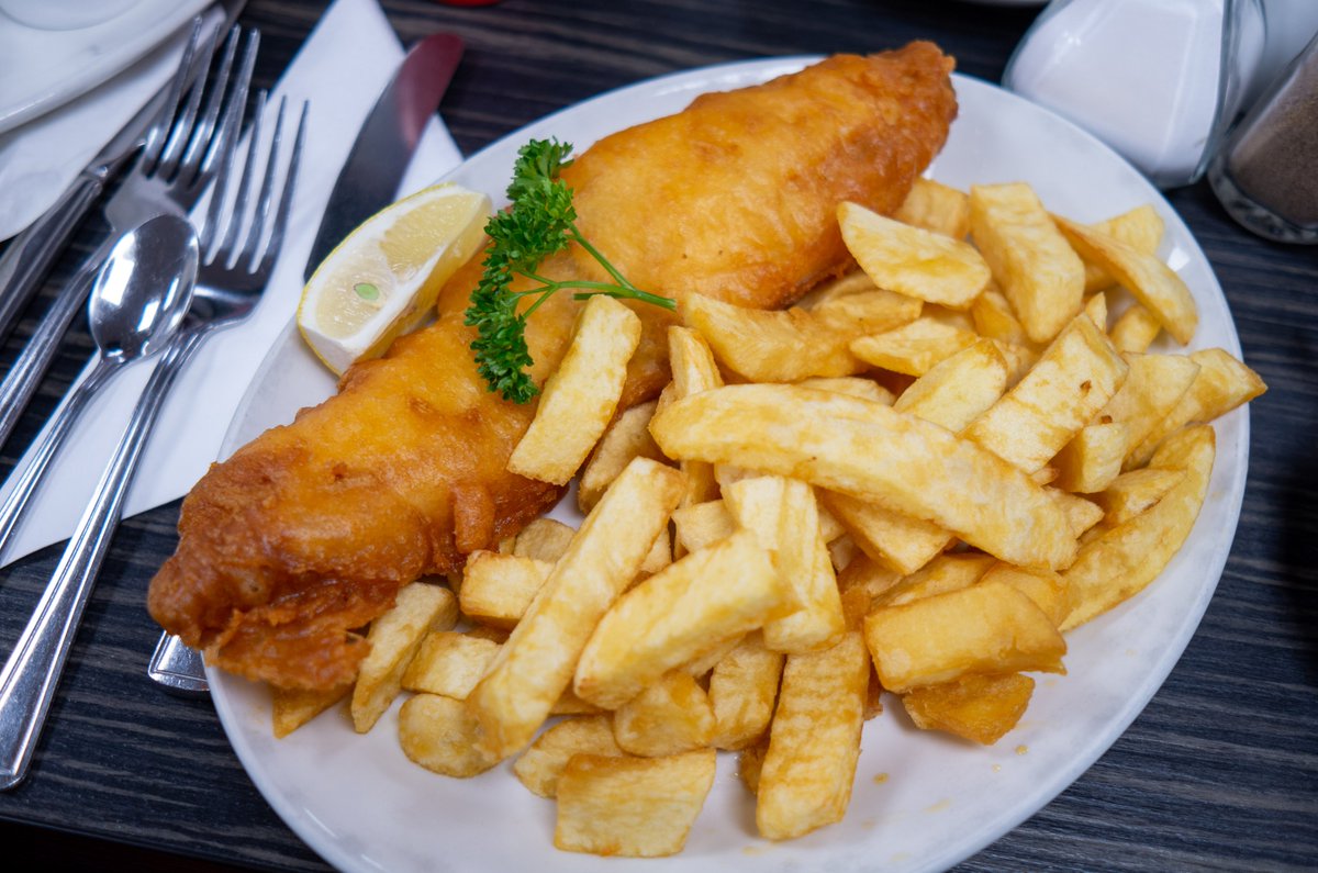 KeXU11408's tweet photo. Fish and Chips 🐟🍟

A classic British dish featuring crispy fish and golden chips. The crunchy coating and tender fish inside offer a delicious texture contrast!

Video: https://t.co/NnHjTH4cHM 🎥

@supervlabs
#SuperVillainWANTED https://t.co/jIpA7CO6UN