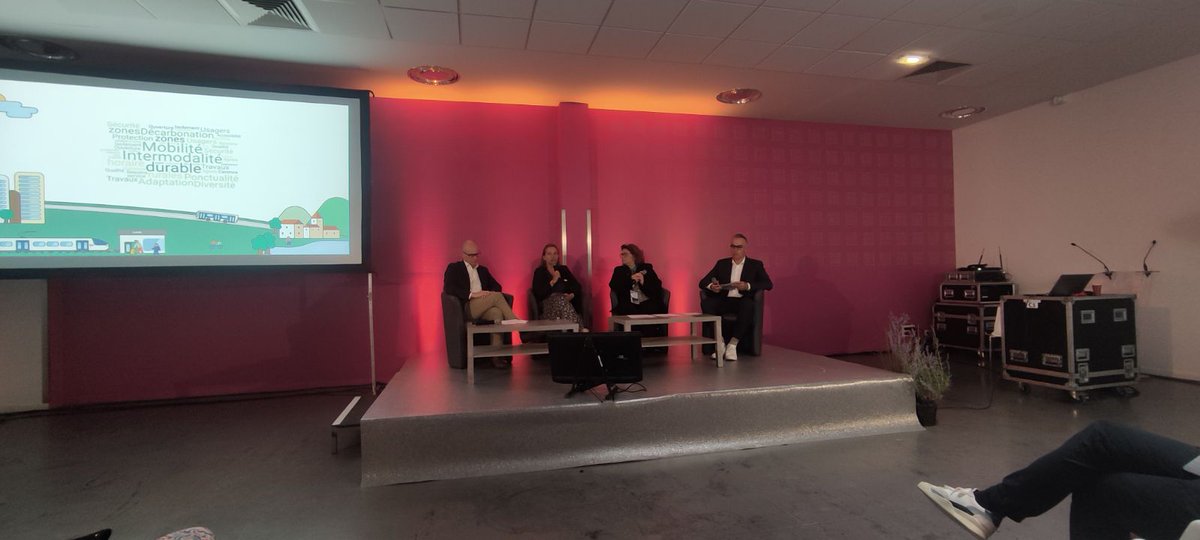 #Carrefourdescollectivités Jour 2

La journée a commencé avec une conférence sur les mobilités de demain de la SNCF