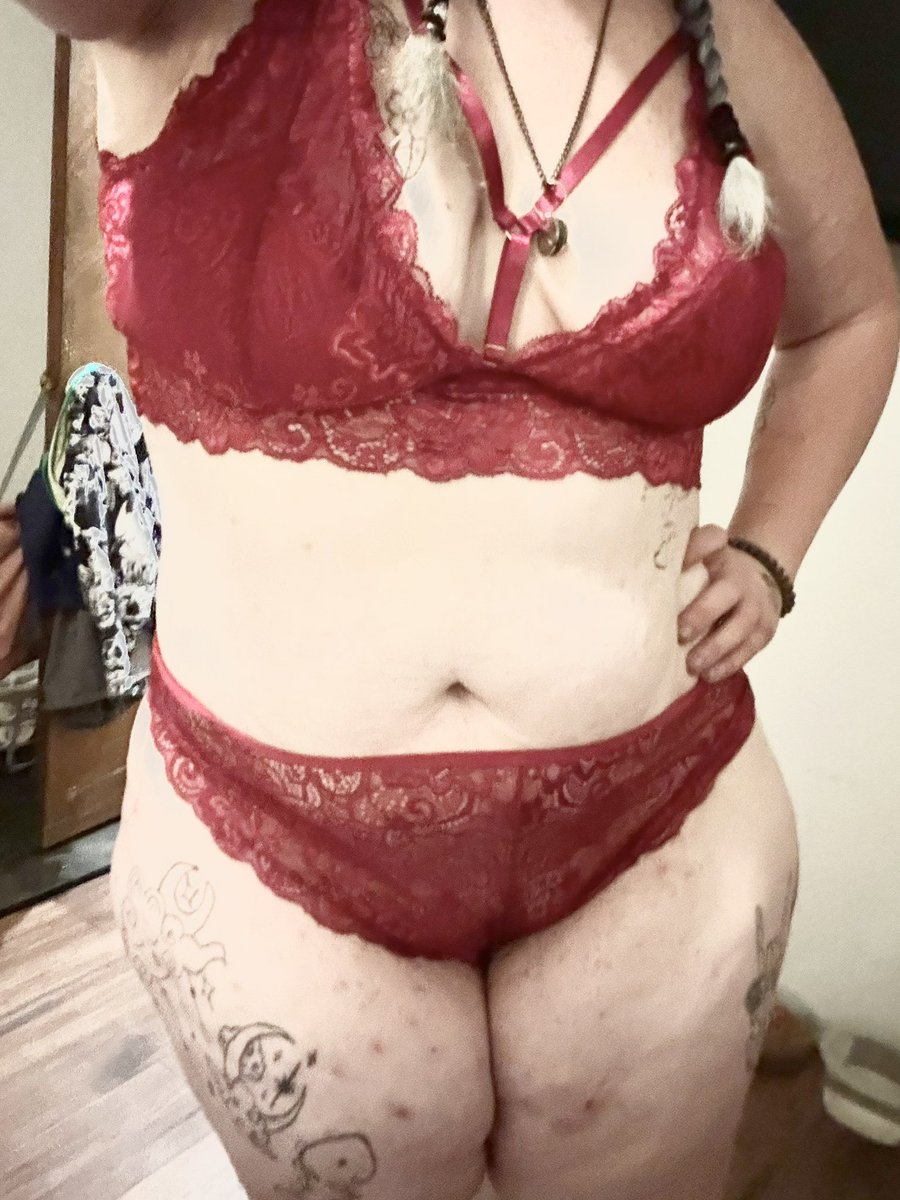 Naughtykitty49's tweet photo. Whatcha think? Is red my color? 😈☠️ https://t.co/O8RgSrTB6b
