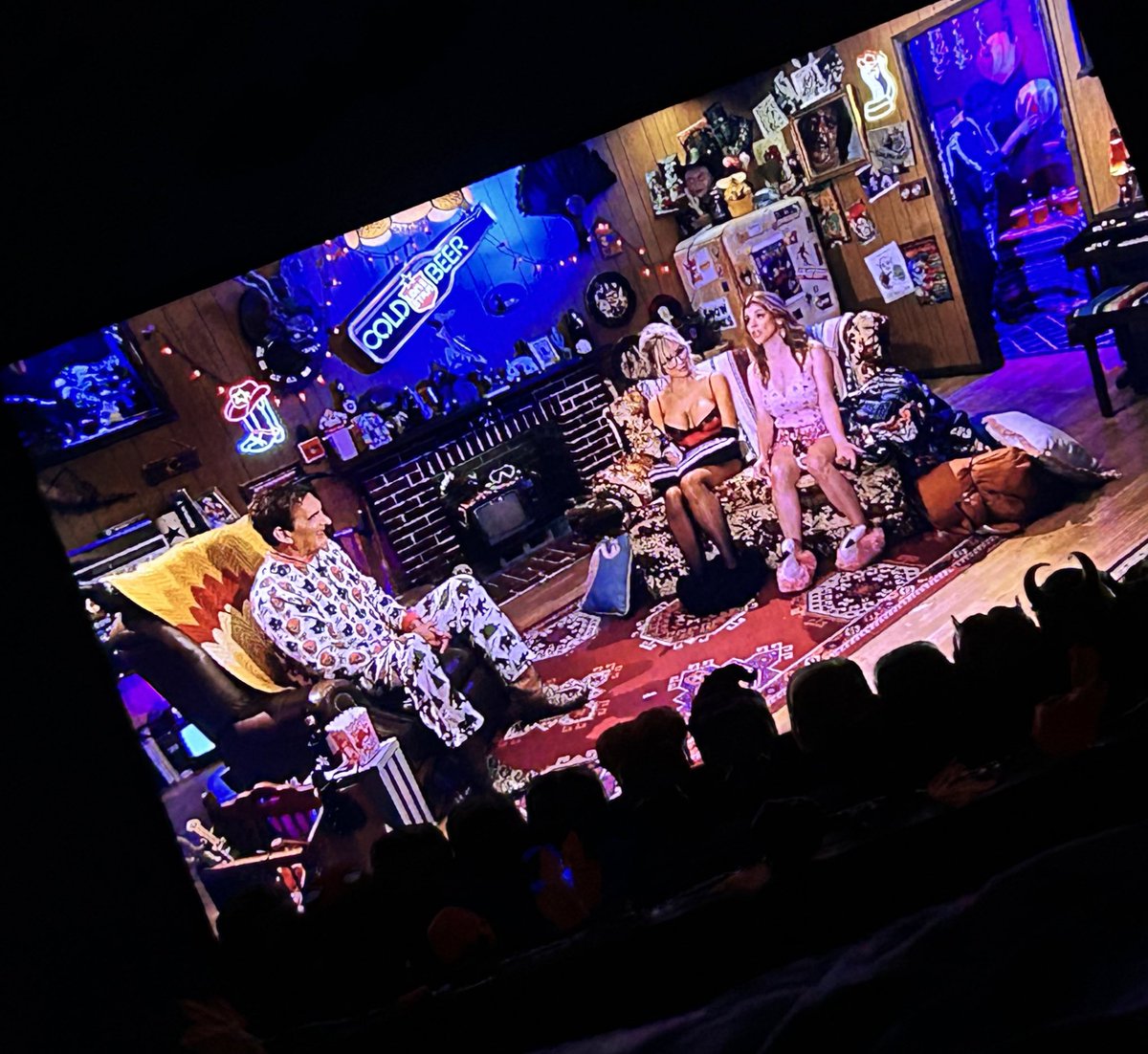 RobbyRobJames's tweet image. Yo! @RobinSydneyxo is killing me! 🤣👏🏻 I love her energy! 🤘🏻🤘🏻

@horror_couple @therealjoebob @kinky_horror 

 #TheLastDriveln #MutantFam #FadeToBlack