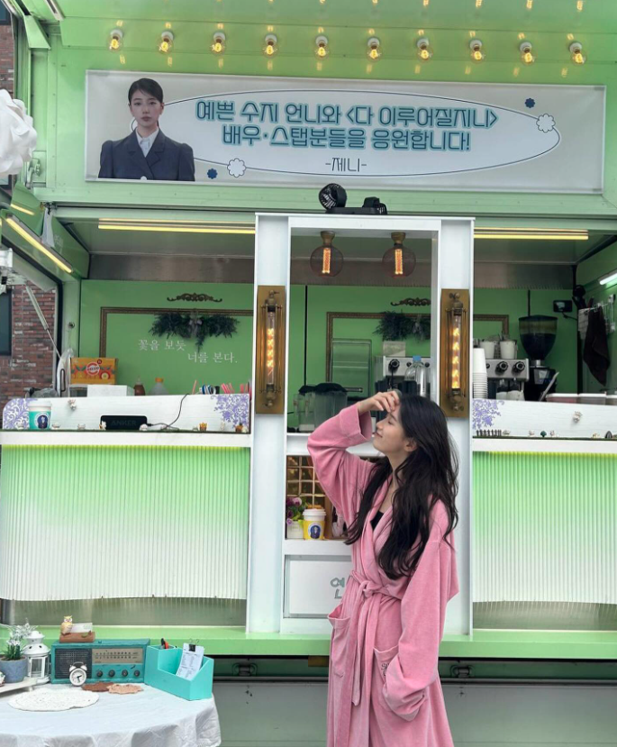 BLACKPINK's Jennie sends Bae Suzy a food truck.