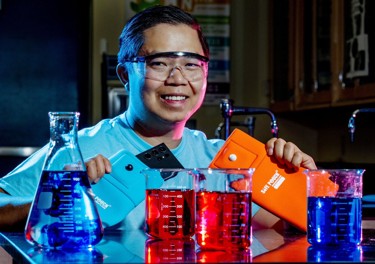 Fotogodterry's tweet photo. Moreno Valley High School sophomore chemistry teacher John Nguyen and his company, WIN ELEMENTS LLC, created a pouch with a magnetic lock to hold cell phones. The SAFE Pouch locks the cell phone on the students desk for a free student learning environment in Moreno Valley. https://t.co/pb2o0LvWZd
