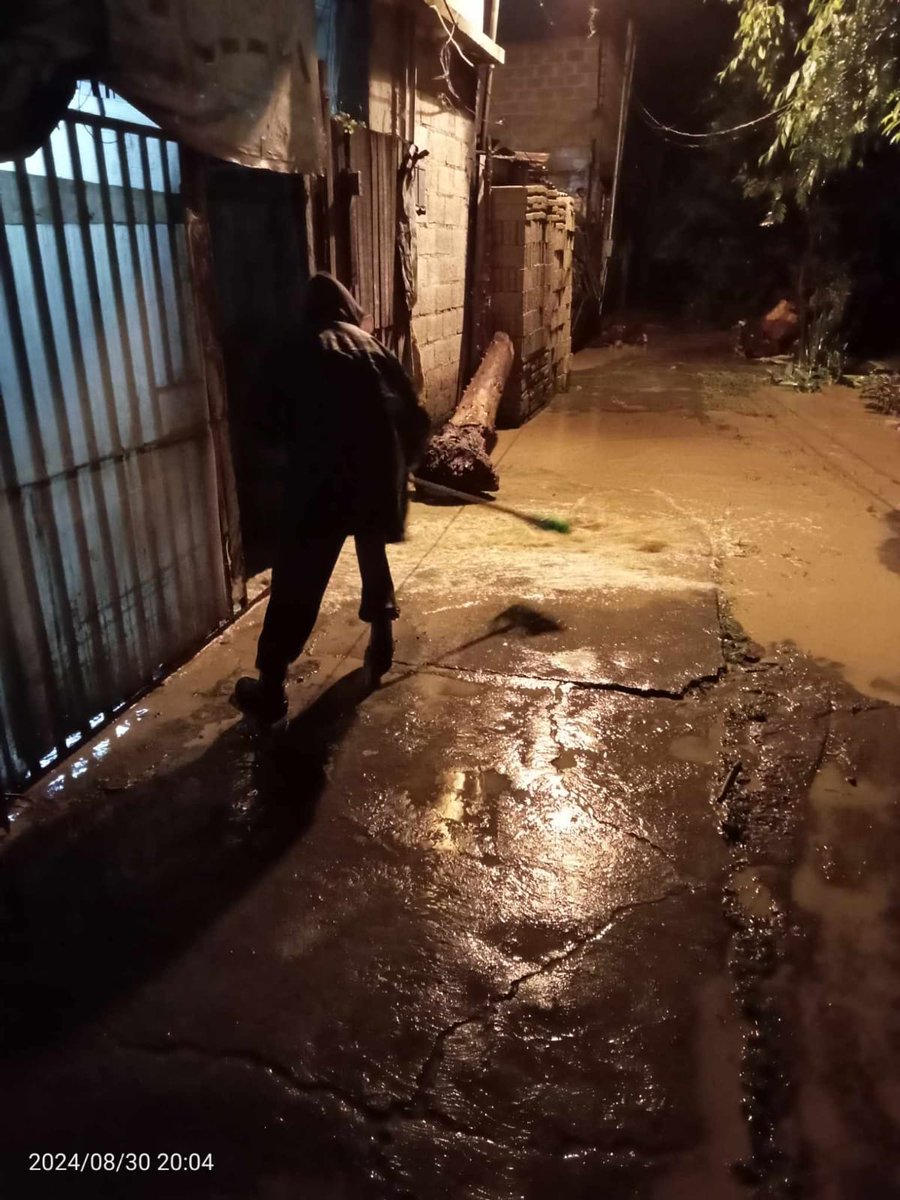 alberguepergatu's tweet photo. Lamentablemente la situación es grave en las instalaciones del albergue, el agua ha afectado la vivienda de nuestro amigo Pancho que salvaguarda el bienestar de los animales, pedimos difusión de lo que está pasando en Nicolás Romero debido a las lluvias. RT @Edomex @pciviledomex https://t.co/LWNl0zcrwk