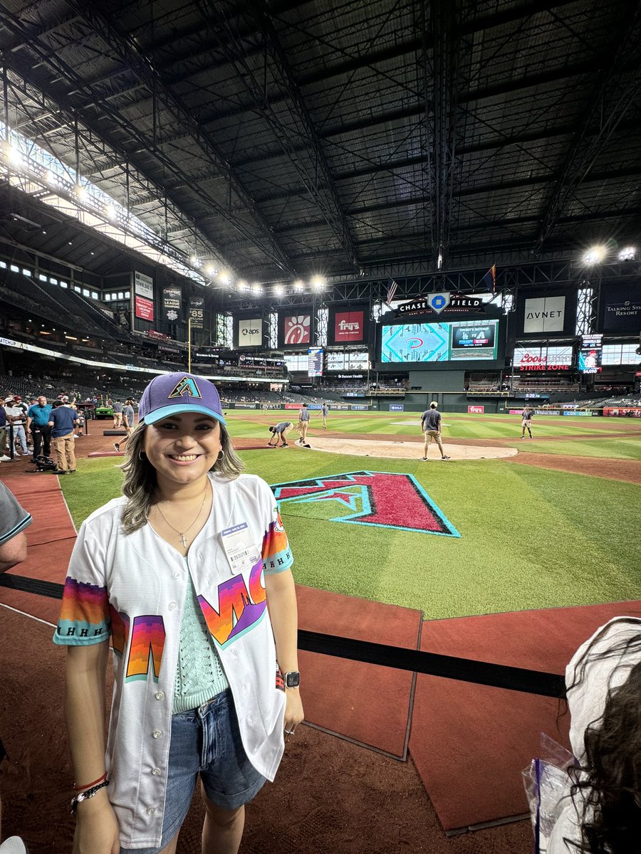 BustamanteCarla's tweet photo. 🏆🍊 + 🐍⚾️ = 😍🫶🏼, así la oficina de hoy 🥰🙌🏼 https://t.co/4DVQ53wO4j