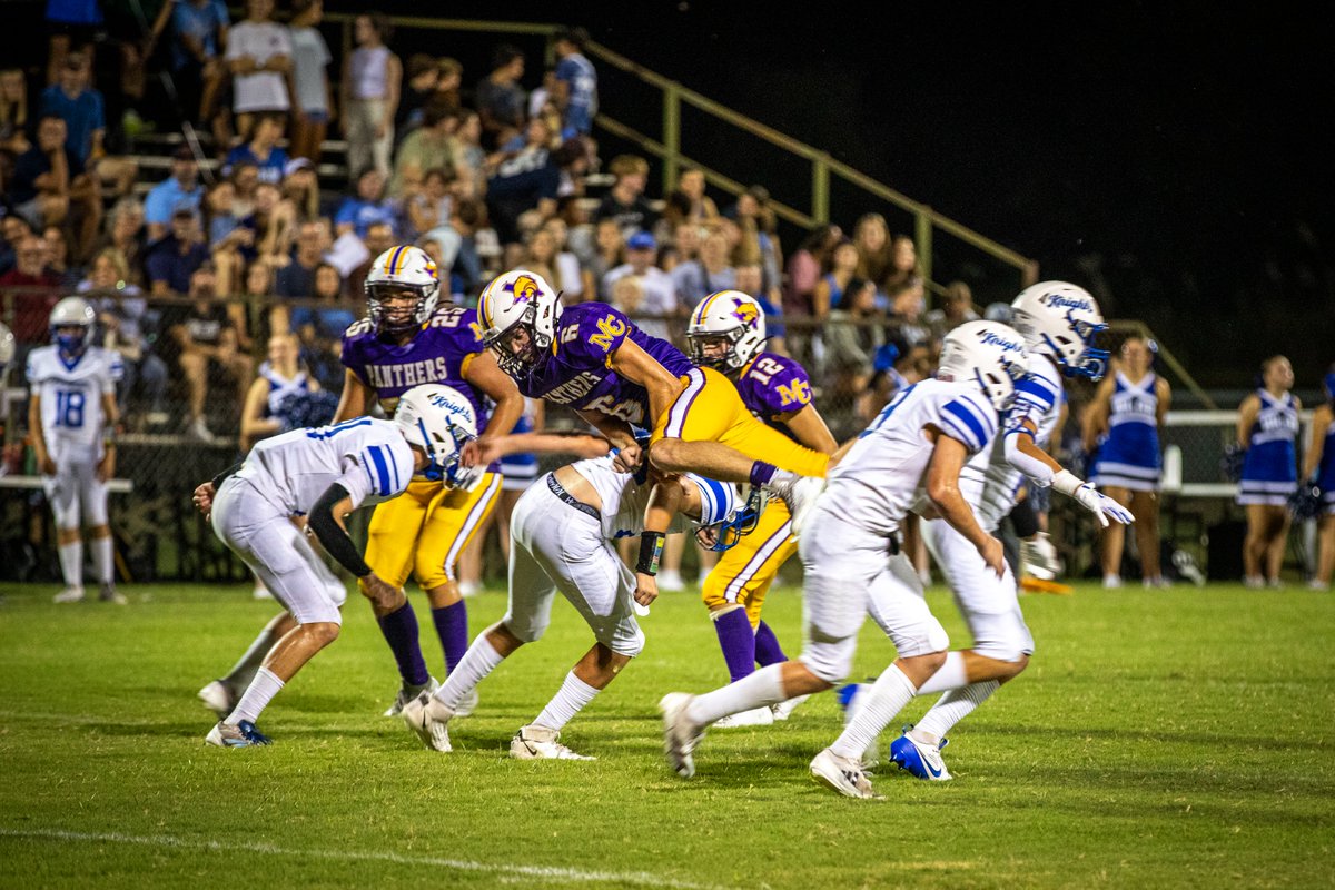 Jen_vinson83's tweet photo. 🏈Friday Night Lights - 6 Man Style🏈

Different than what I'm use to but got to watch the @MtCalmFootball team at their season opener.  #sixmanfootball https://t.co/rLG1yoZ6i2