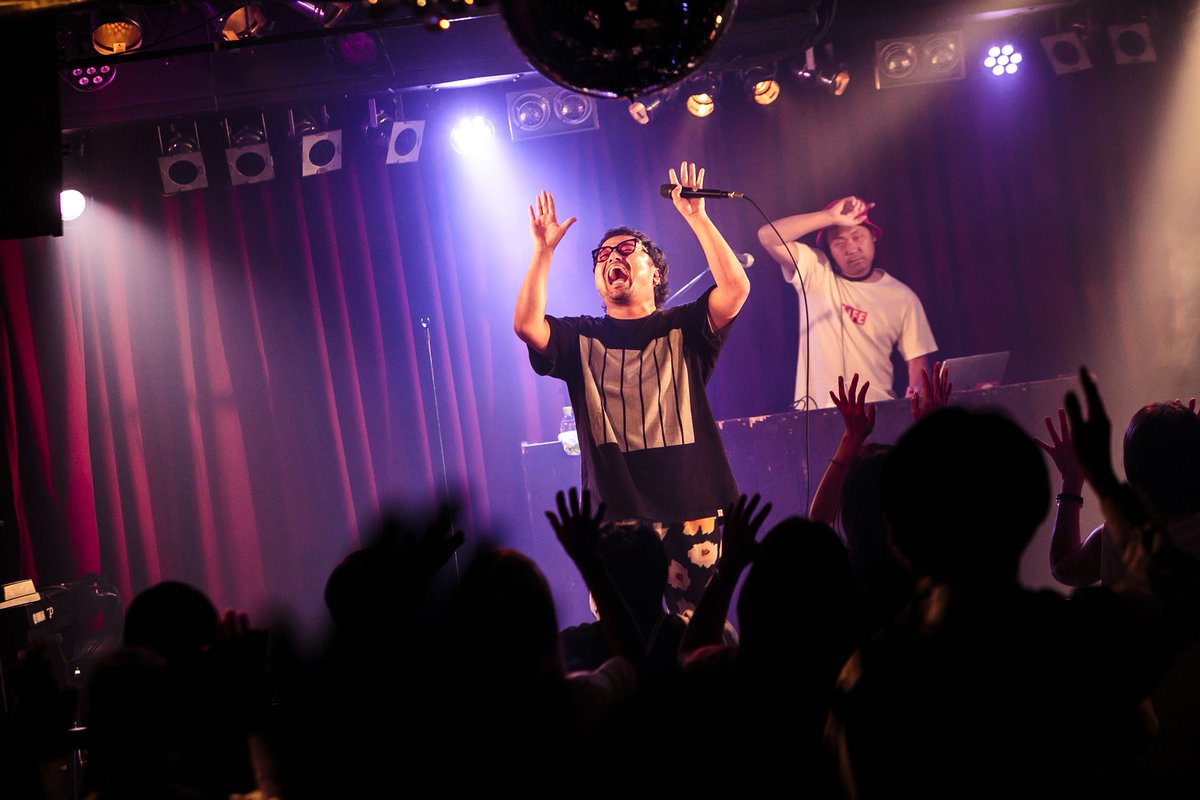 ichi5__ichi8's tweet photo. ＼ 一期一笑 vol.5LIVEphoto📸 ／

🎤VOG
(@VOG092 )

日々色んなことで悩んだり壁にぶつかったり、がんばっている中で...
寄り添ってくれる『ICHI』のような音も一緒にがんばろ！って背中押してくれるような『loser』も皆の心に響いたはず👊🏻✨

📸photo byゆー坊
(@YUBOPHOTO)
#一期一笑
#一期一笑823 https://t.co/2S2loWI5MI