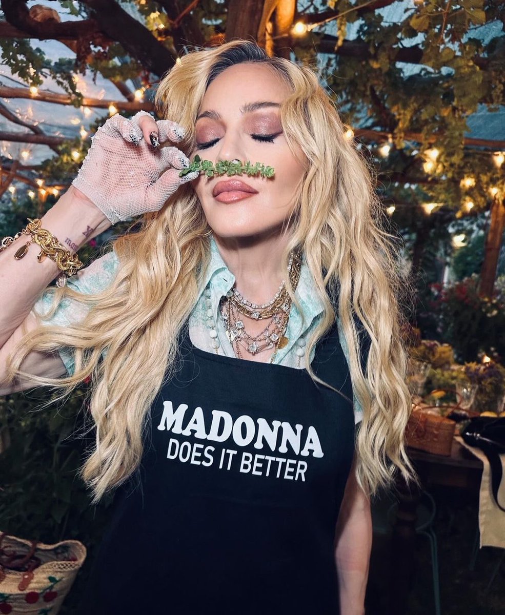 A todos os fãs brasileiros da Madonna, obrigado pelo seu lindo trabalho ao longo de todos esses anos, isso é uma tristeza que está acontecendo, sinto muito por eles, todo amor do mundo para vocês sempre. 
obrigado por cada Twitter sempre.
<a href="/Madonna/">Madonna</a> 😔🤝🫶
