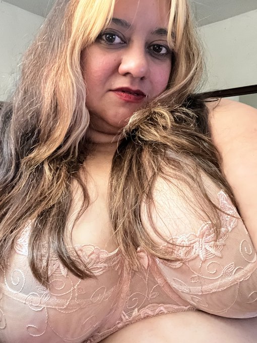Been meaning to make a new clip soon&hellip;MILF sexbot? Taboo stepmom? 🤔 🧐 #bbw https://t.co/23vZT7FmEY<a href="/tag/bbw"class="tags"><span>#bbw</span></a>