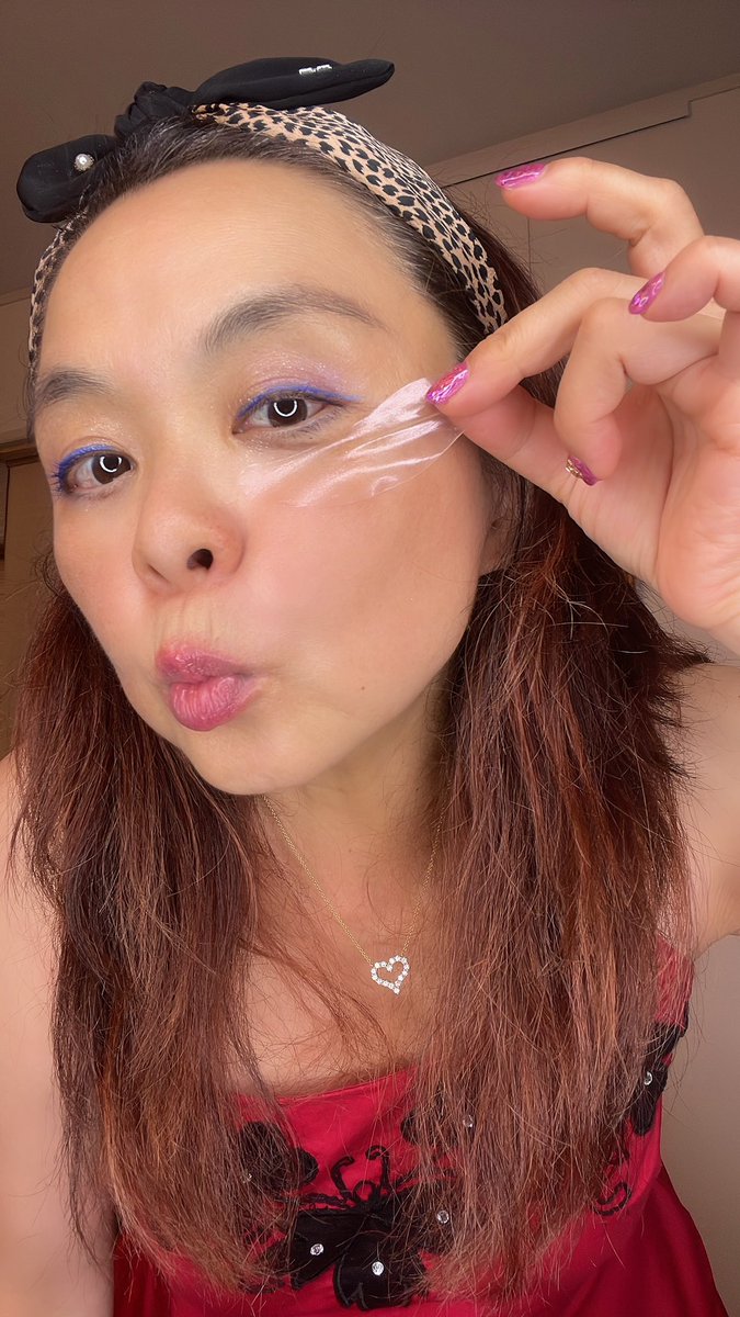 TakakoStyle's tweet photo. アメブロを投稿しました。
『素肌美人になりましょう！』
#アメブロ #美容液#ご褒美
 https://t.co/81jNpgWskD

SALEは明日が最終日です！

https://t.co/9x7VzVvun5

#肌ケア
#若返り
#美白
#美肌 https://t.co/zO3jnASeVX