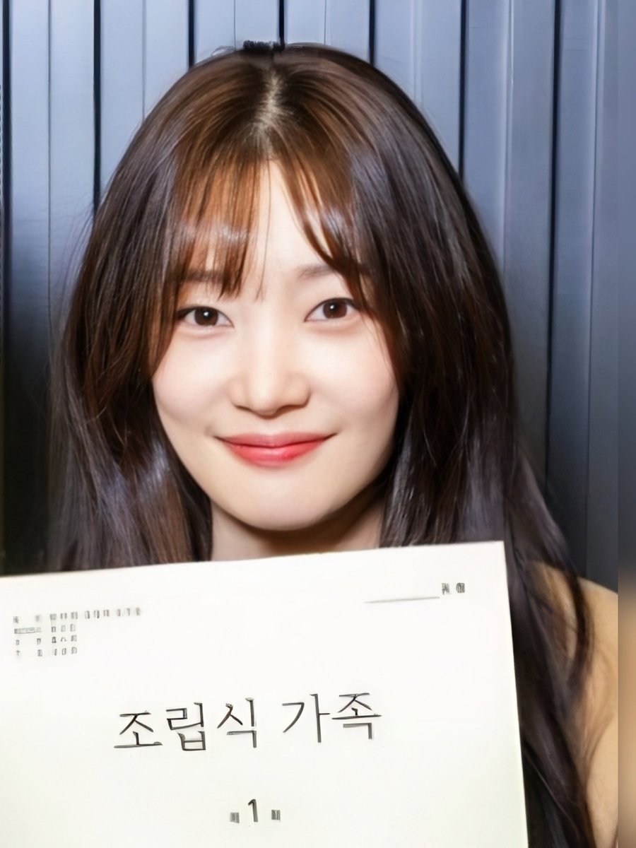 jcyfiles's tweet photo. chaeyeon at script reading over the years ♡
#정채연 #JungChaeyeon #FamilyByChoice https://t.co/g2hMX2QGkI