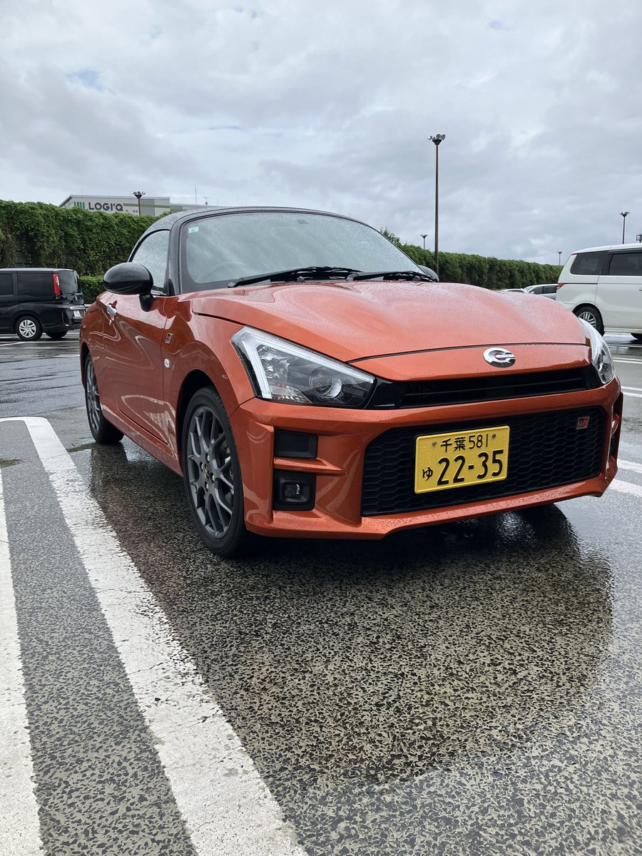 kametanku's tweet photo. 今日からコペン乗りになりました
車屋さんから車受け取りこの後
早速の土砂降りと冠水道路の走行と
祝いの洗礼を受けました https://t.co/E4GqpPLFTK