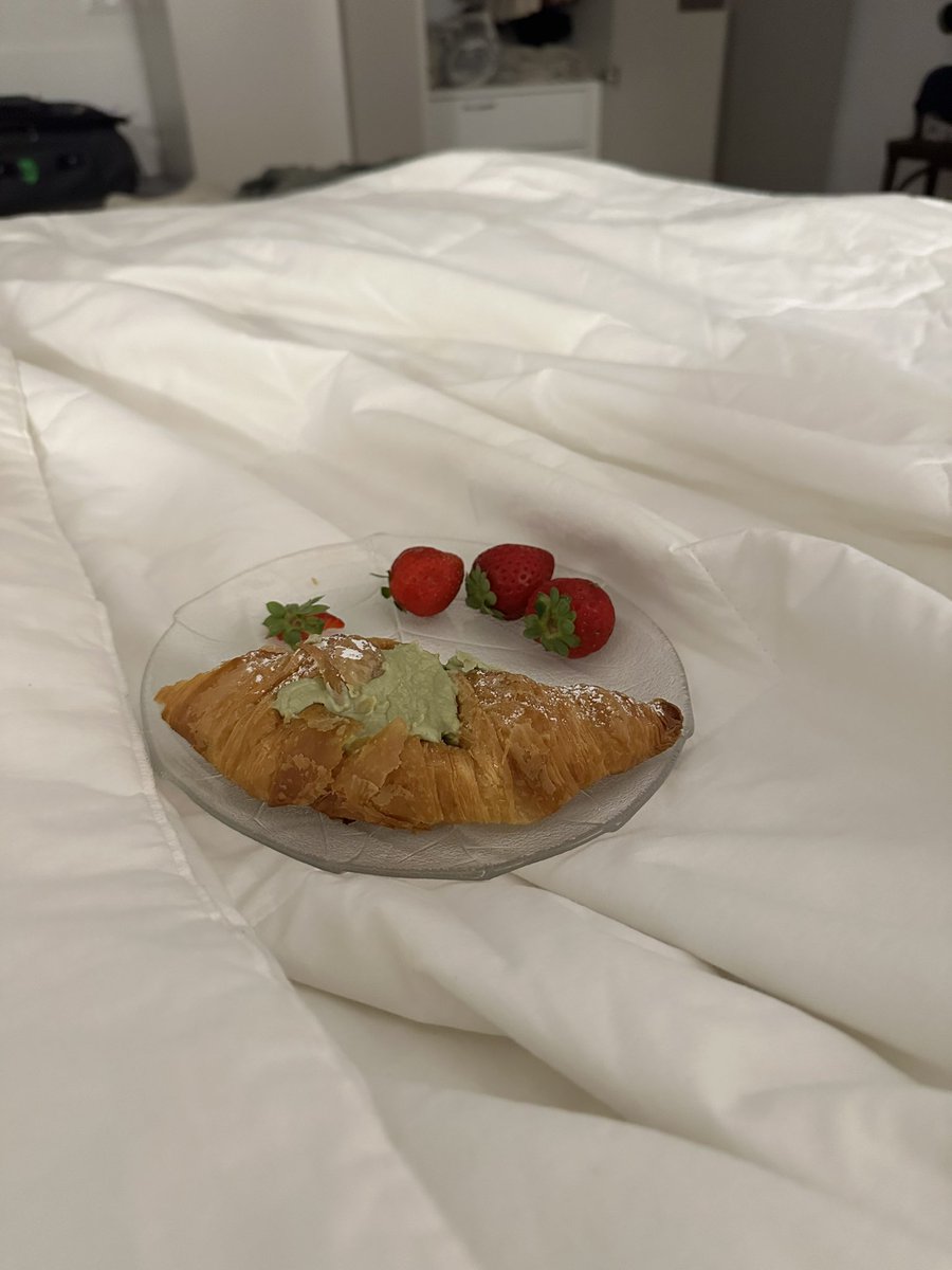 Breakfast in bed! We love you Venice!