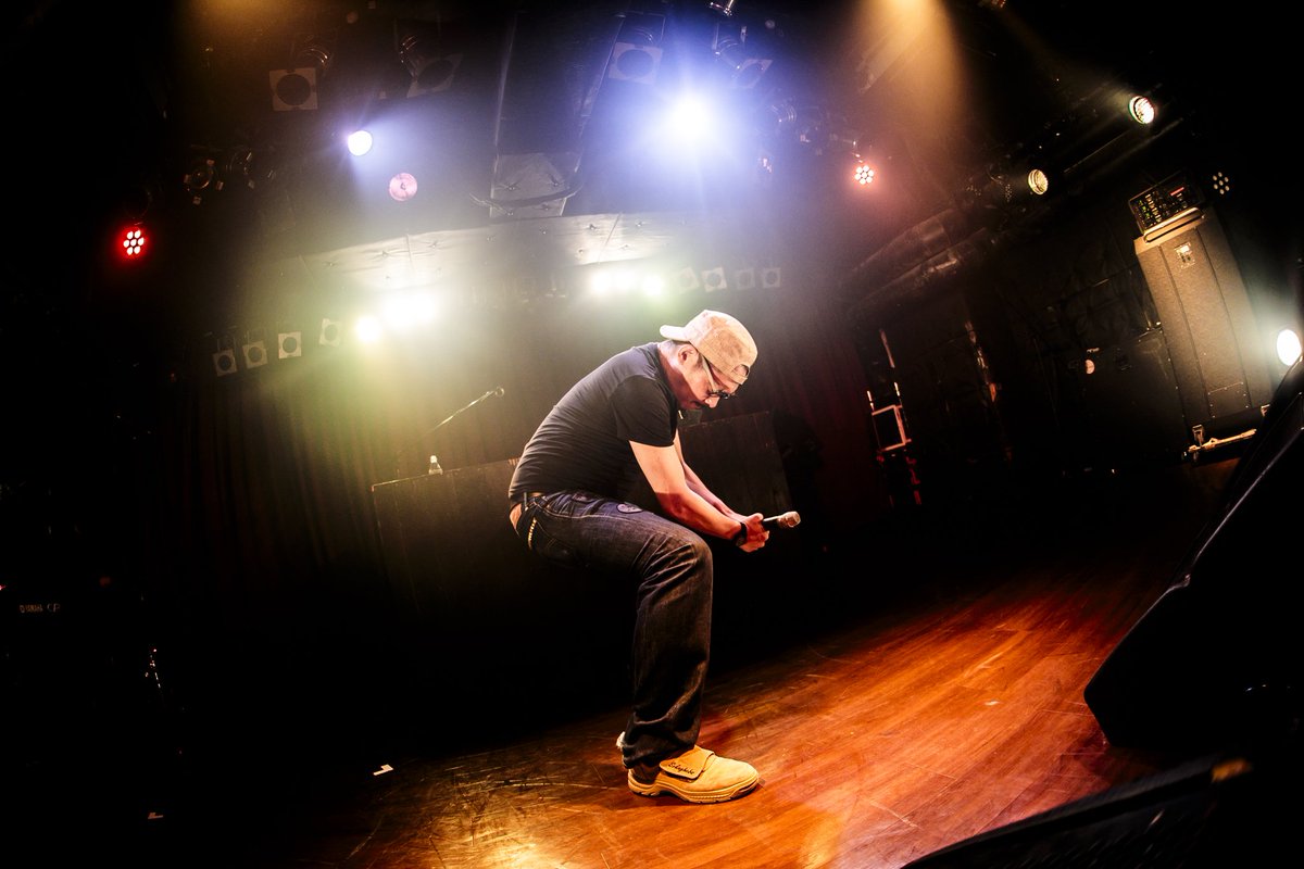 ichi5__ichi8's tweet photo. ＼ 一期一笑 vol.5LIVEphoto📸 ／

🎤侍 (@samurai_ken_zan)
始まるまではハラハラでしたが🤫笑
侍全開の圧巻のLIVE🎤✨️
vol.1からイベントへの想いを言葉と音楽で、これでもか！って、程まっすぐに伝えてくれる一期一笑には欠かせない存在😌
📸photo byゆー坊
(@YUBOPHOTO)
#一期一笑
#一期一笑823 https://t.co/ovT5JmY4hL