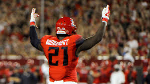 Glennphowell's tweet photo. Wildcat fans join me on the official pregame show for U of A Football on Wildcats Radio at 1290AM at 3 pm with DK “The Captain” Kelvin Efon and JW Madden. On “In the huddle with Howell” at 3:50 pm is “The playmaker” Tra’Mayne Bondurant. We will catch up with #21  🐻⬇️ https://t.co/RNQx7xPtiR
