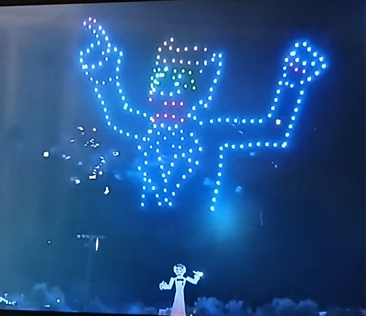 ch1l3ch1ca's tweet photo. Burn Zozobra Burn π₯π₯ π₯ #nmtraditions https://t.co/wRPA9kNlus