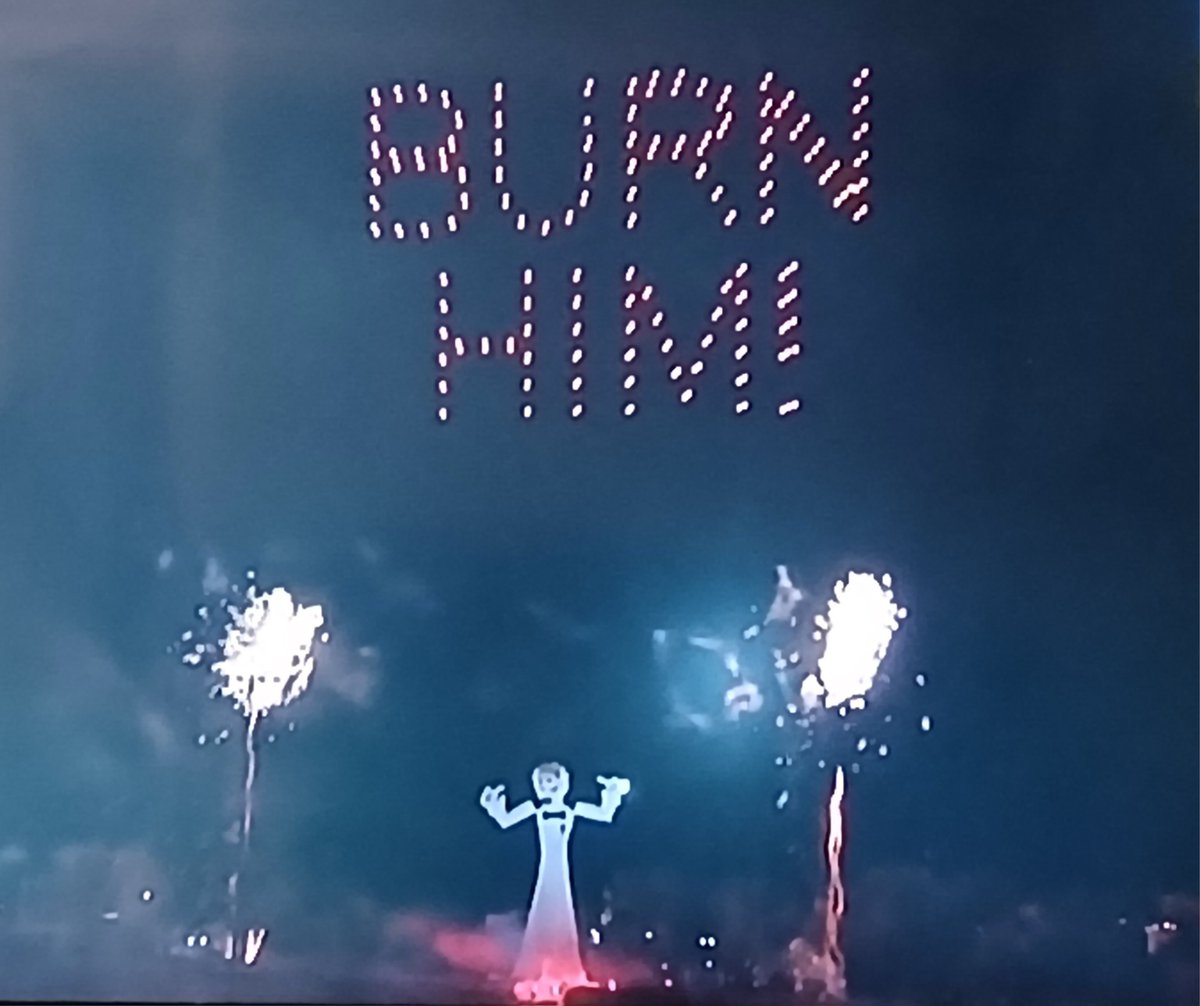 ch1l3ch1ca's tweet photo. Burn Zozobra Burn π₯π₯ π₯ #nmtraditions https://t.co/wRPA9kNlus