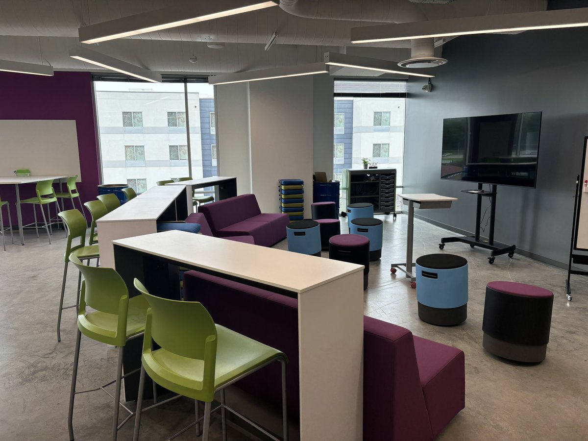 mrsnethsclass's tweet photo. ๐ช Safety, technology, transportation: all the critical elements for a successful day at the #FutureReadyLab . This week we worked on details, plus our laptops & TV arrived! ๐ป๐ฅ๏ธโจ๏ธ๐ฅ @NKCSchools #STEAM #STEM https://t.co/Z9uYN39Le9