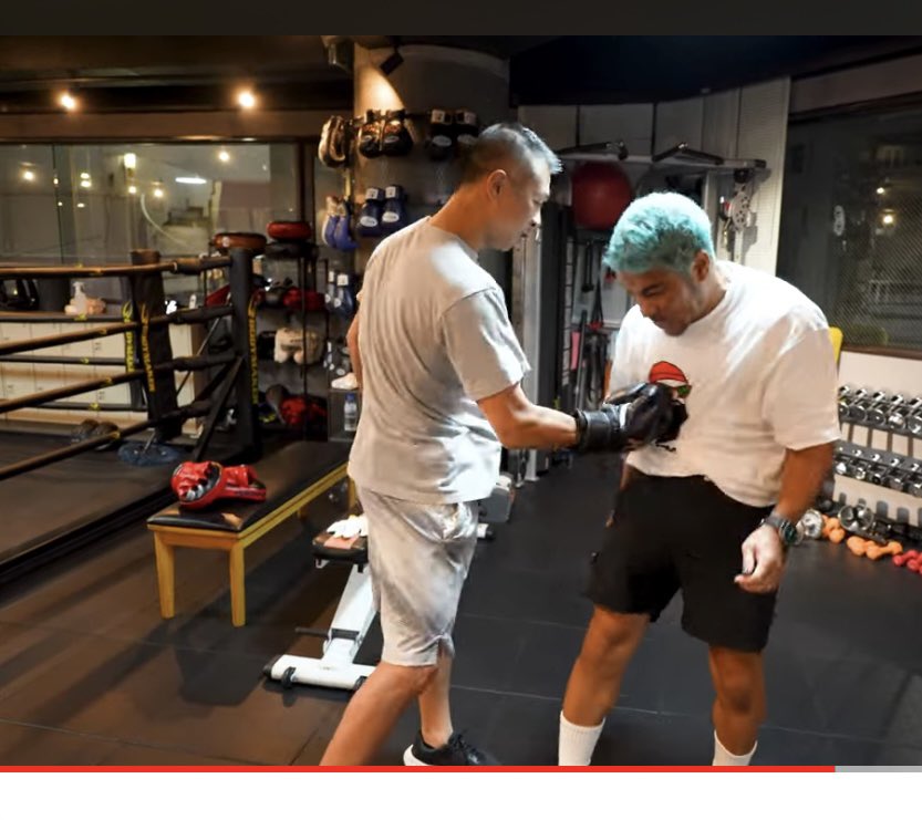 生意気な細川バレンタインをしばきました🥊
スッキリしたい方は内山高志KOチャンネル見てください^_^