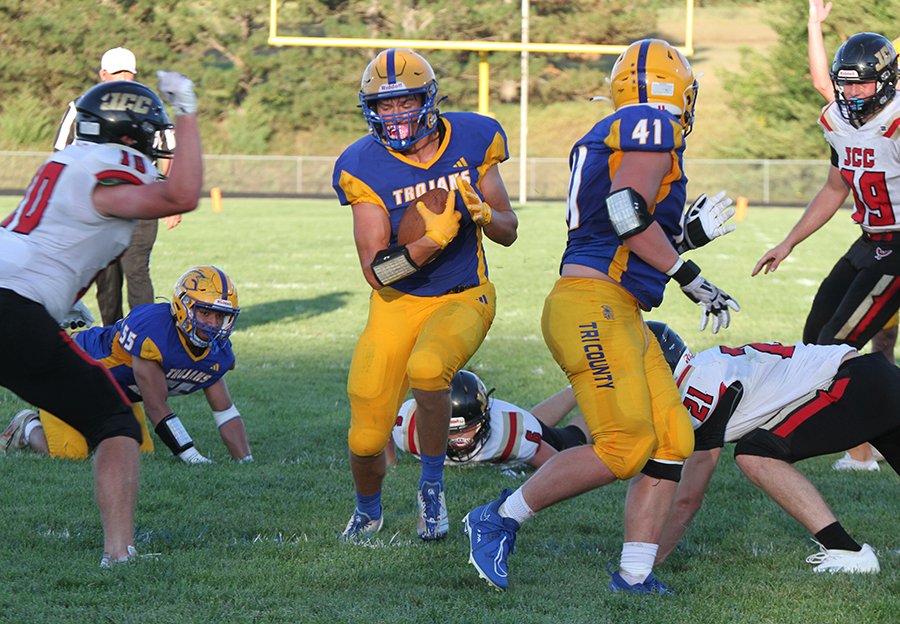 SCIStephanie's tweet photo. FB: @PierceDamrow of @tricountyfball scores for the Trojans against JCC. #tricountytrojans #followtheblock #touchdownrun https://t.co/TA9z1m3yY0