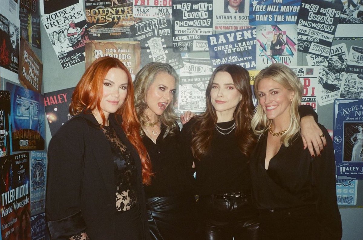 PopBase's tweet photo. Sophia Bush, Hilarie Burton, Danneel Ackles and Bevin Prince reunite in new photo ahead of the ‘ONE TREE HILL’ sequel series. https://t.co/raGdLFLedy