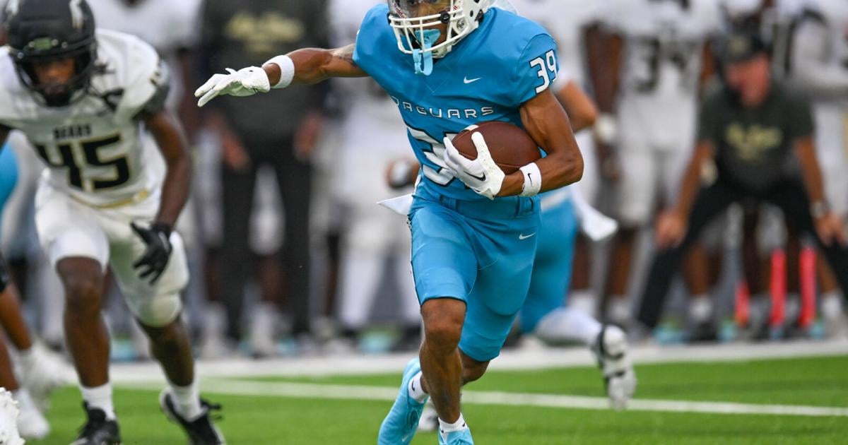 GDPsports's tweet photo. PHOTOS: Mountain View at Seckinger Football @skg_athletics @skg_football #GwinnettFB https://t.co/EWzpEfQEvB https://t.co/qBEBFRO24C