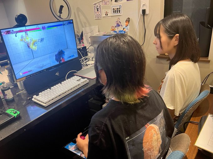 昨日はうちにスト6女性ストリーマーが集まって対戦会でした😆✨SFリーグもワイワイ観戦できて楽しかったです！！  遊びに来てくれたえりーちゃん @otonashi_erina かすみん @kasumi_ashizawa<a href="/tag/%E3%81%97%E3%82%8A%E3%82%82%E3%81%A3%E3%81%A1"class="tags"><span>#しりもっち</span></a>