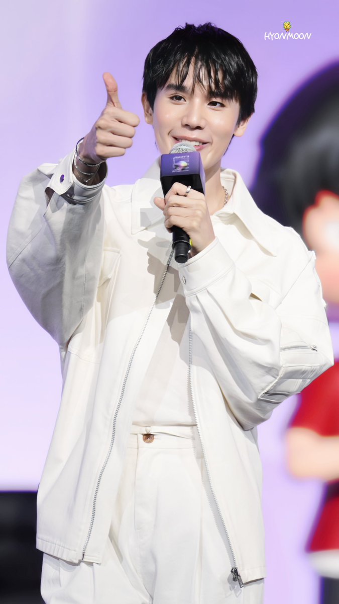hyonmoon35's tweet photo. 240821 JIMMY'S BIRTHDAY

Open the memoirs🔮
（nice cup😜）

#JimmySphereOfLove
 #จิมมี่คนคูลสามสิบยังแจ๋ว
#jimmyyjp #Tiny https://t.co/lZAnncIN1A