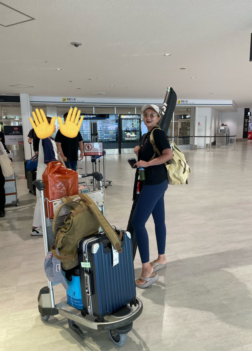 Momobouzu_'s tweet photo. 先日久しぶりにロッドとタックルボックスぶん回して空港
久しぶりでも無いですね

👩🏻‍✈️「これ以上大きいと乗せれない可能性もあるので気をつけてください。」
と、注意を受けることも無くなりました笑

きっとまたコイツ。。。と思われてるかも笑

真っ黒に焼けて、日に日に筋肉もアップデートしてます💪🏾 https://t.co/Ih850t3w3C