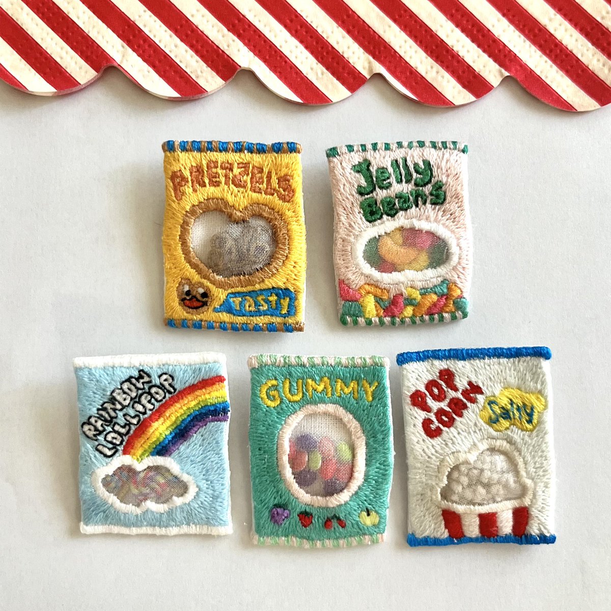 __nuage__'s tweet photo. #クローズアップするほど魅力的に 

全て手刺繍で作っています🧵🪡 https://t.co/TEFRTqydWA
