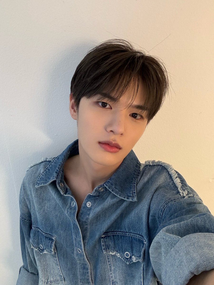 [#지은호]
청으노👖

#루네이트 #LUN8 #청청인데 #바지가안보여..