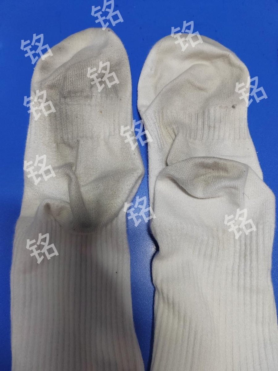 穿了不知道多少天的🧦，放宿舍太味儿了，室友让赶紧扔掉。与其扔掉不如给有需要的人，想要的看主页私我