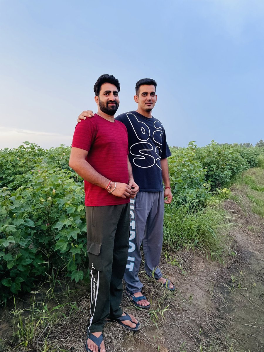 pankajsuthar78's tweet photo. खुल के जीना सिखाता है और 
परेशानियों से कैसे निपटा जाये यह
सिर्फ भाई ही सिखाता हैं ! https://t.co/mCb6JbKu0t