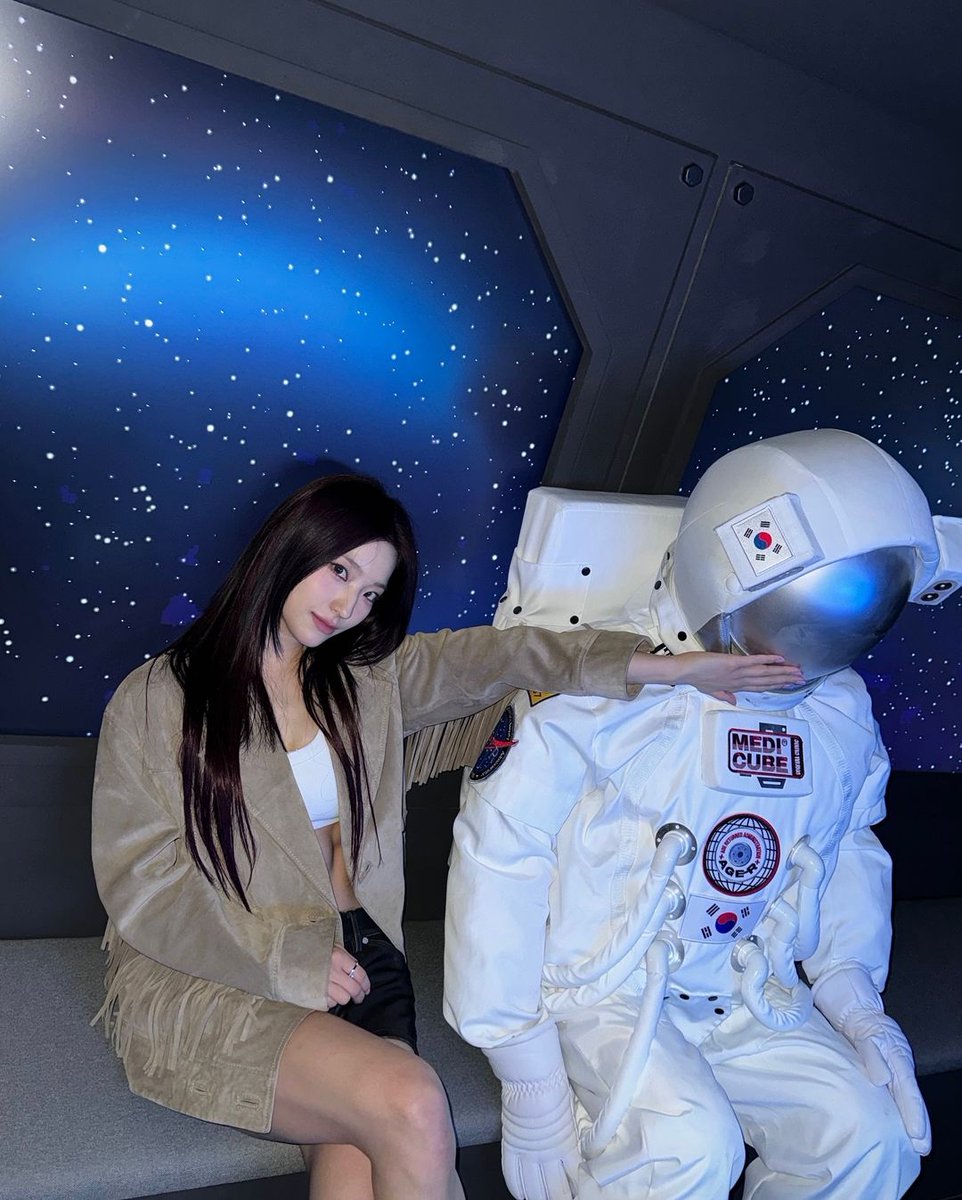 saerommse's tweet photo. Sleeping on it. https://t.co/Y3BZzrhF8i