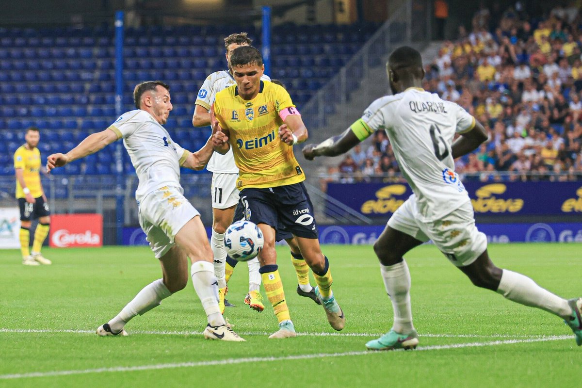 icibelfort's tweet photo. ⚽🟡🔵 Le @FCSM_officiel étouffé par @LEMANSFC (0-1)
💬 "Notre contenu était horrible" coach #Mokeddem
💬 "On n'a proposé aucun jeu " Diego #Michel
💬 "On s'est précipité, c'est une bonne leçon" #Ouamou
➡️ https://t.co/V0aAQn88uW
#FCSMLMFC
@NationalFFF
#Fbsport https://t.co/SKgzmTXfLj