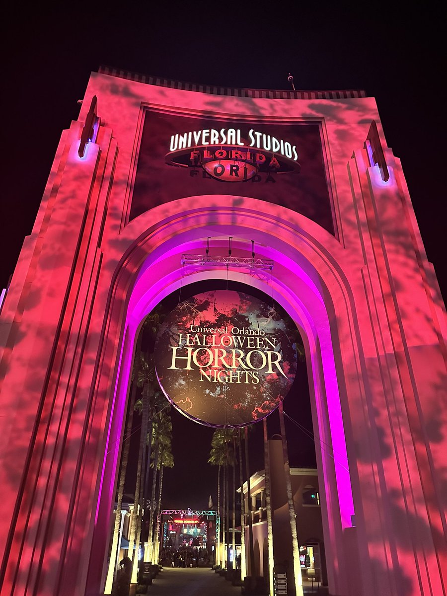 RipTourPodcast's tweet photo. That’s it for the tour guides; we had a blast! Thank you all for going on our tour with us. #HH33 https://t.co/Xxs8XJEoH3