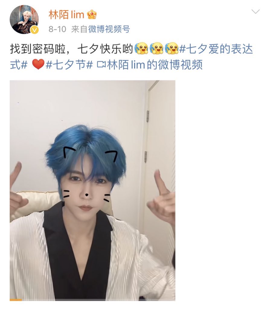 linnmos's tweet photo. lm found his weibo password again lol he has blue hair again and he’s so pretty with it 🫶 https://t.co/rQQW2b2CwU