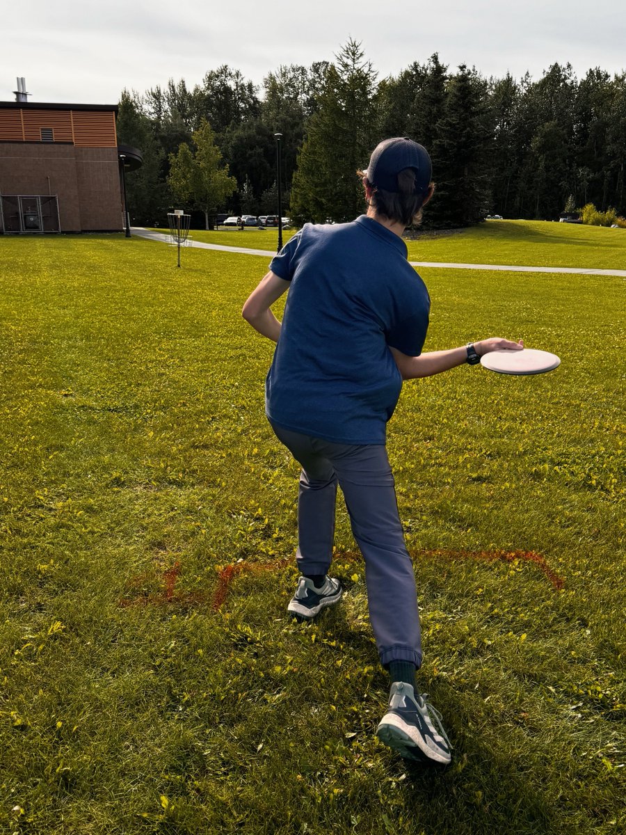USOAlaska's tweet photo. USO JBER recently held a Disc Golf Class that was a hit with everyone learning this thrilling sport! Did you miss it? Set a reminder and join us next time—whether you're a beginner or an experienced player, a fantastic experience awaits! #FORTHEPEOPLEWHOSERVE @theuso https://t.co/n0GH2dUk7T