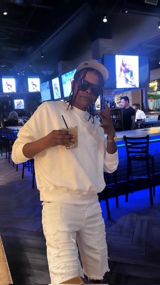 slimmgoodie310's tweet image. ✌🏽
#vibe #mood #iamme #slimmgoodie 👁️