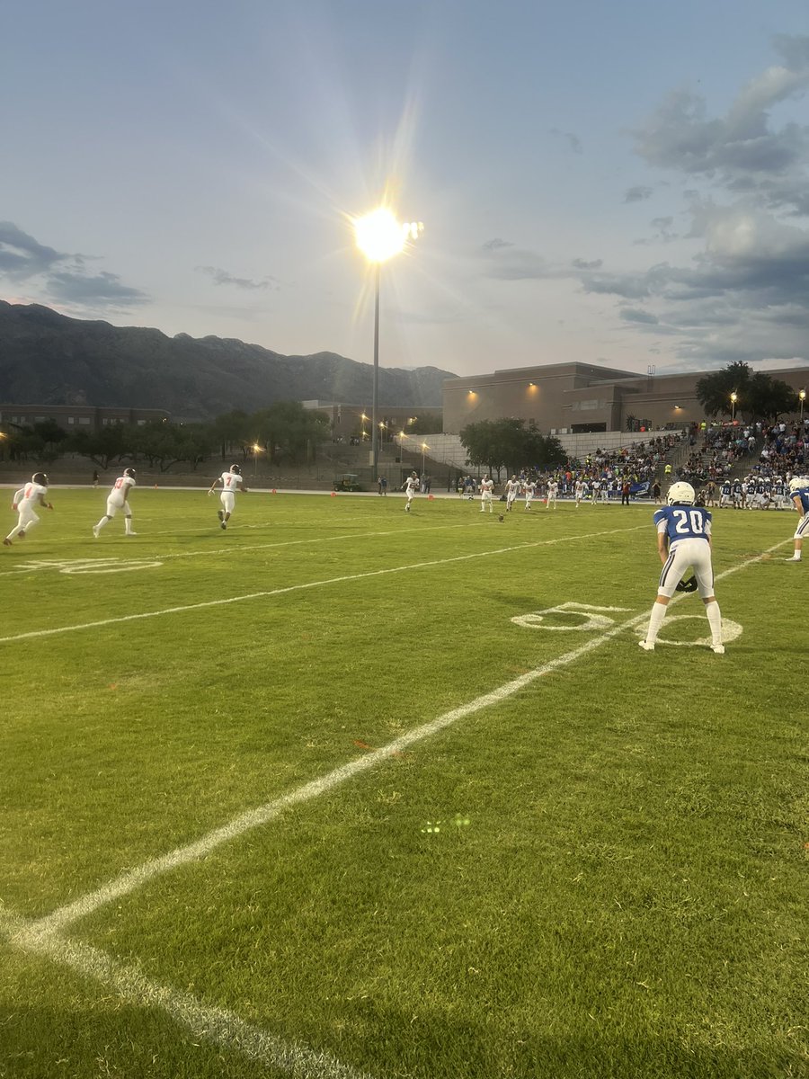 chrisrayshaw77's tweet image. Double dose of High School Football these past few days. First, helping out the @CombsFTBL to the first of many wins this season on Thursday night against Catalina Foothills. Today I flew in to Austin, TX and was able to catch a Texas sized High School Football game. VHS vs DSHS.