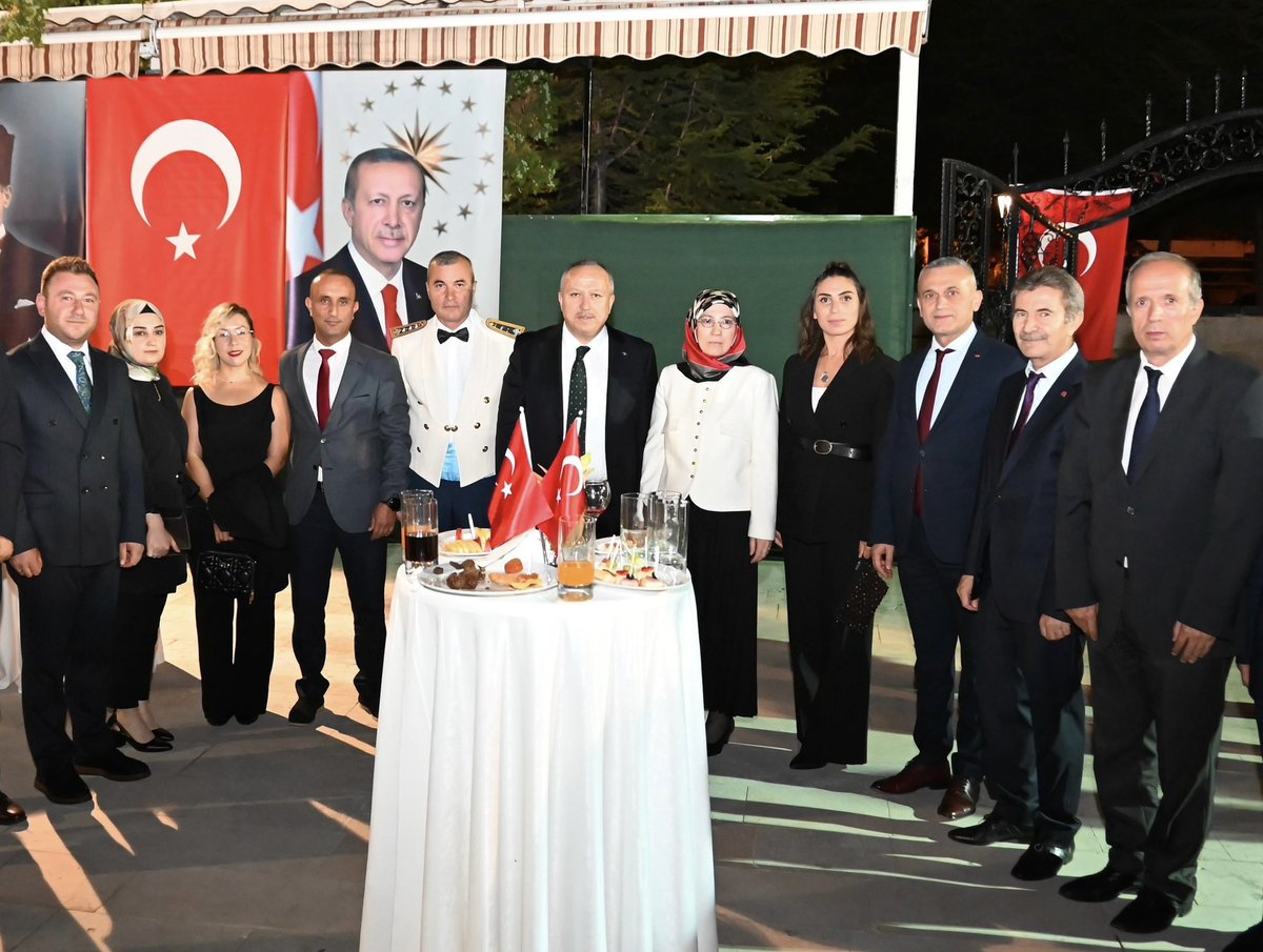 Büyük Zaferin 102. Yılı 🇹🇷

Valimiz Sn. Ali Fidan, eşi Prof. Dr. Fatma Fidan Hanımefendi nin Daveti Üzerine, 30 Ağustos Zafer Bayramı’nın 102. yıl dönümü resepsiyonuna katılım sağladık.