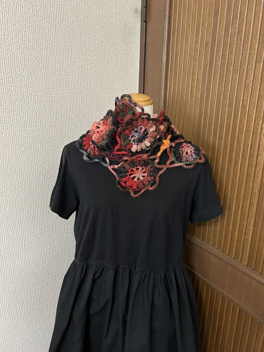 Knitting_RayRay's tweet photo. 今、大掃除中です。モチーフのストールが見つかり撮影してみました。
パプコーン編みのモチーフで、立体感がありぽこぽこしたモチーフがかわいいです。

#編み物
#かぎ針編み
#かぎ針 
#ストール
#パプコーン編み 
#レイレイ 
#knittingrayray
#あみもの
#秋冬
#大掃除 https://t.co/Iskgt4sj56