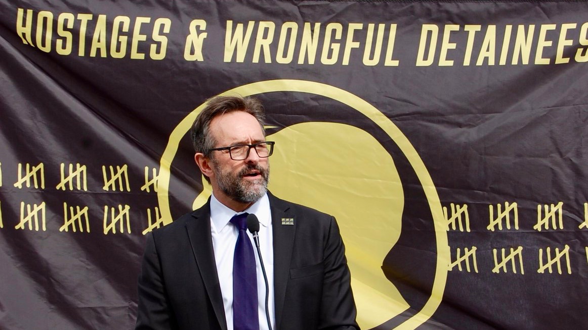 SPEHA Roger Carstens and the new flag, now flown on Hostages &amp; Wrongful Detainees Day (March 9th). Please show your support for current and former hostages and detainees by purchasing and flying this flag! (available  from Gettysburg Flag Works)