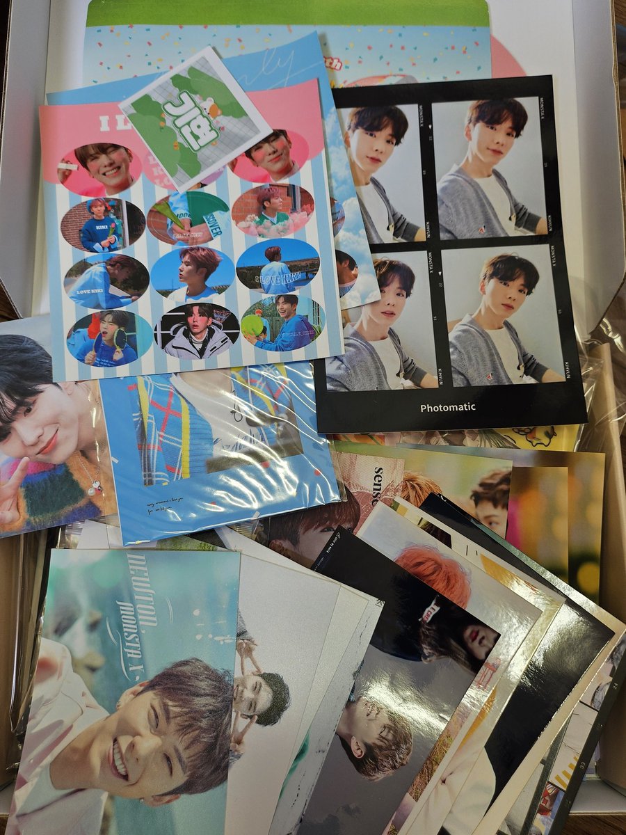 __H__H_H_'s tweet photo. 몬스타엑스 비공굿 랜덤봉투 0.1 (택미포)

생카 굿즈, 전시 굿즈, 엽서, 포카, 스티커, 생카컵 모두 랜덤으로 한봉투에 담아 보내드립니다.

사진에 있는것보다 더 있습니다. 

https://t.co/Jfa7mWGOfQ https://t.co/DyJhjqYeZx